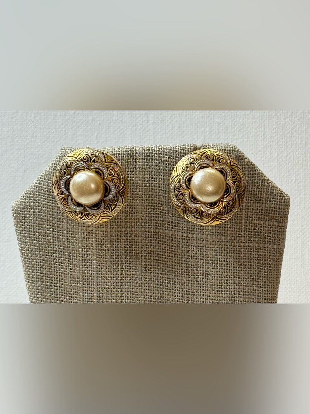 Damascene Pearl Button screw back Earrings - Picture 4 of 4